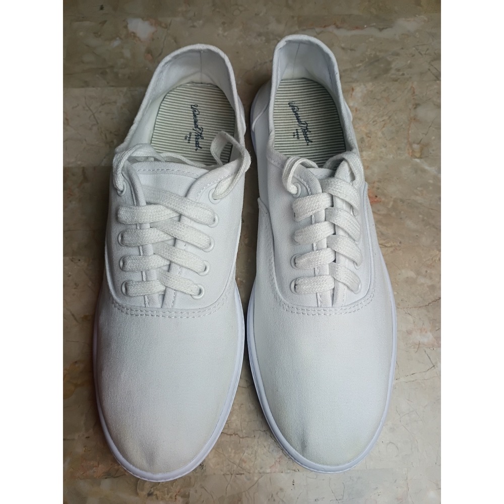 Universal Thread Womens White Canvas Lace Up Sneakers Low Top Shoes Size 9